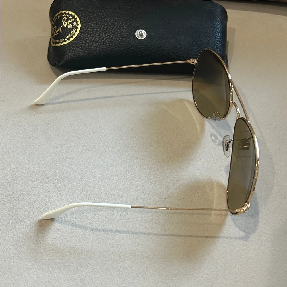 Ray-Ban Gold Aviator Sunglasses with Black Case - Picture 3 of 8